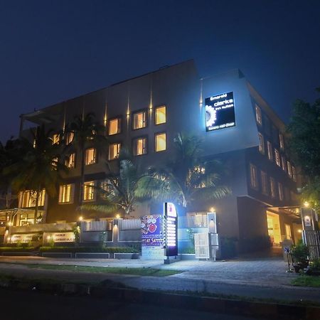 Emerald Clarks Inn Suites ไมซอร์ ภายนอก รูปภาพ
