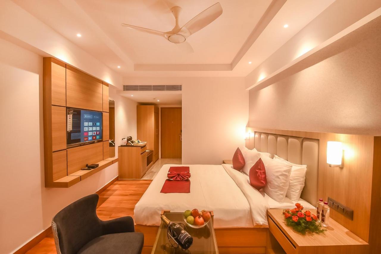 Emerald Clarks Inn Suites ไมซอร์ ภายนอก รูปภาพ