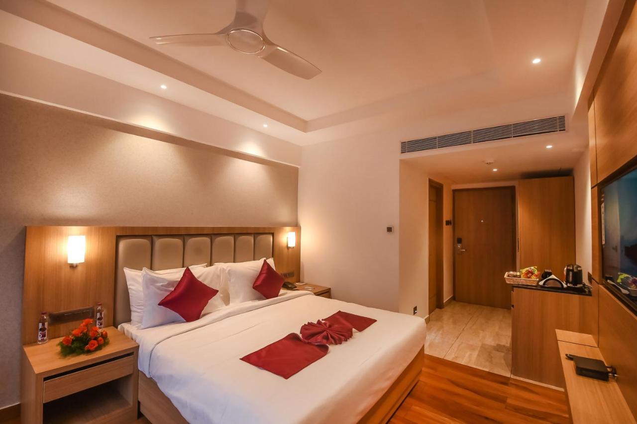 Emerald Clarks Inn Suites ไมซอร์ ภายนอก รูปภาพ
