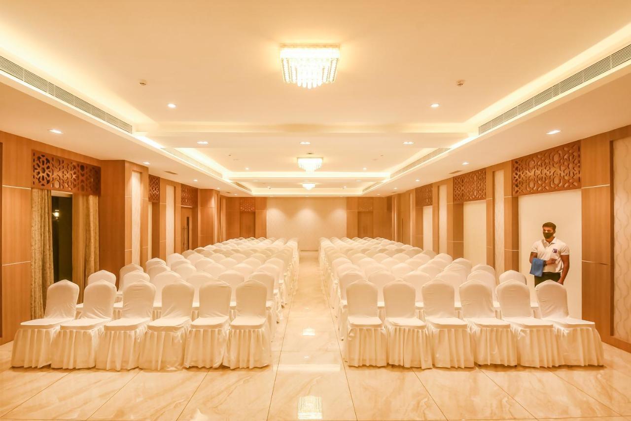Emerald Clarks Inn Suites ไมซอร์ ภายนอก รูปภาพ