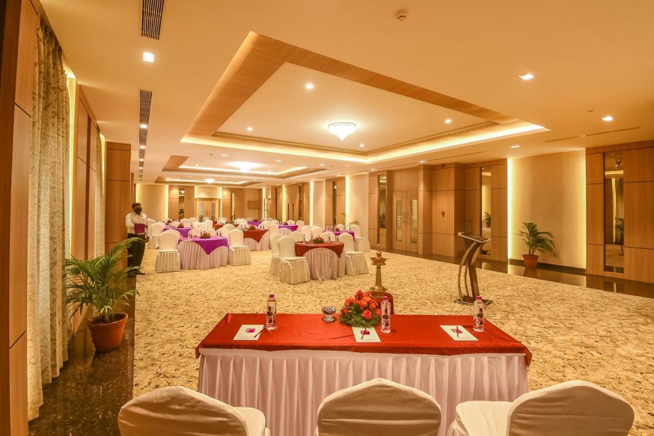 Emerald Clarks Inn Suites ไมซอร์ ภายนอก รูปภาพ