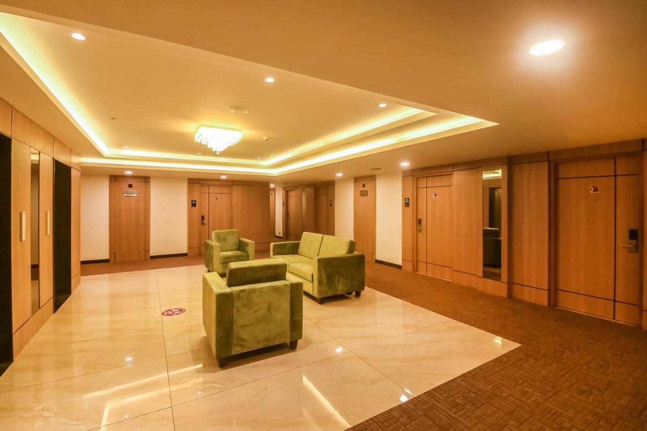 Emerald Clarks Inn Suites ไมซอร์ ภายนอก รูปภาพ
