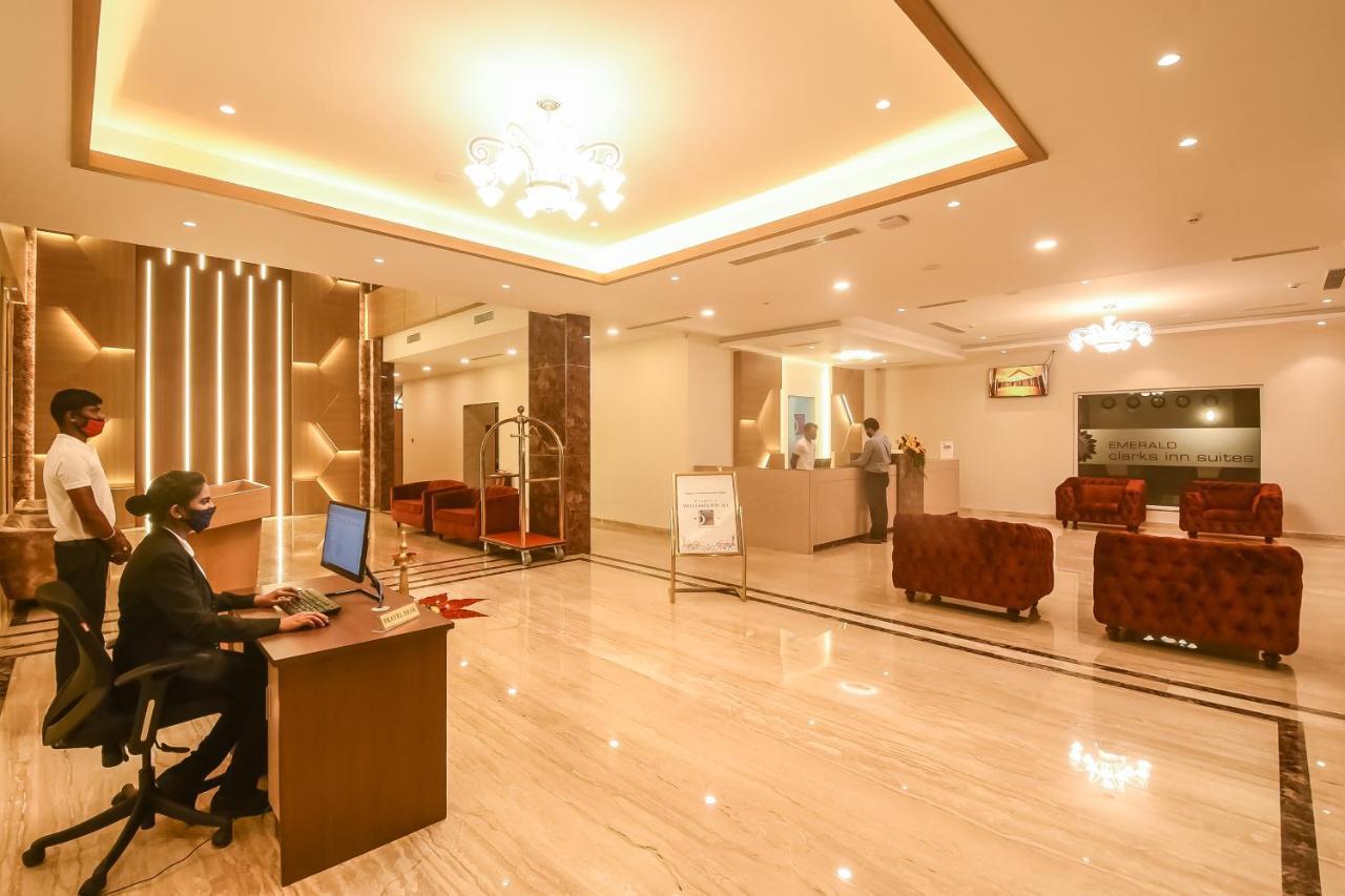 Emerald Clarks Inn Suites ไมซอร์ ภายนอก รูปภาพ