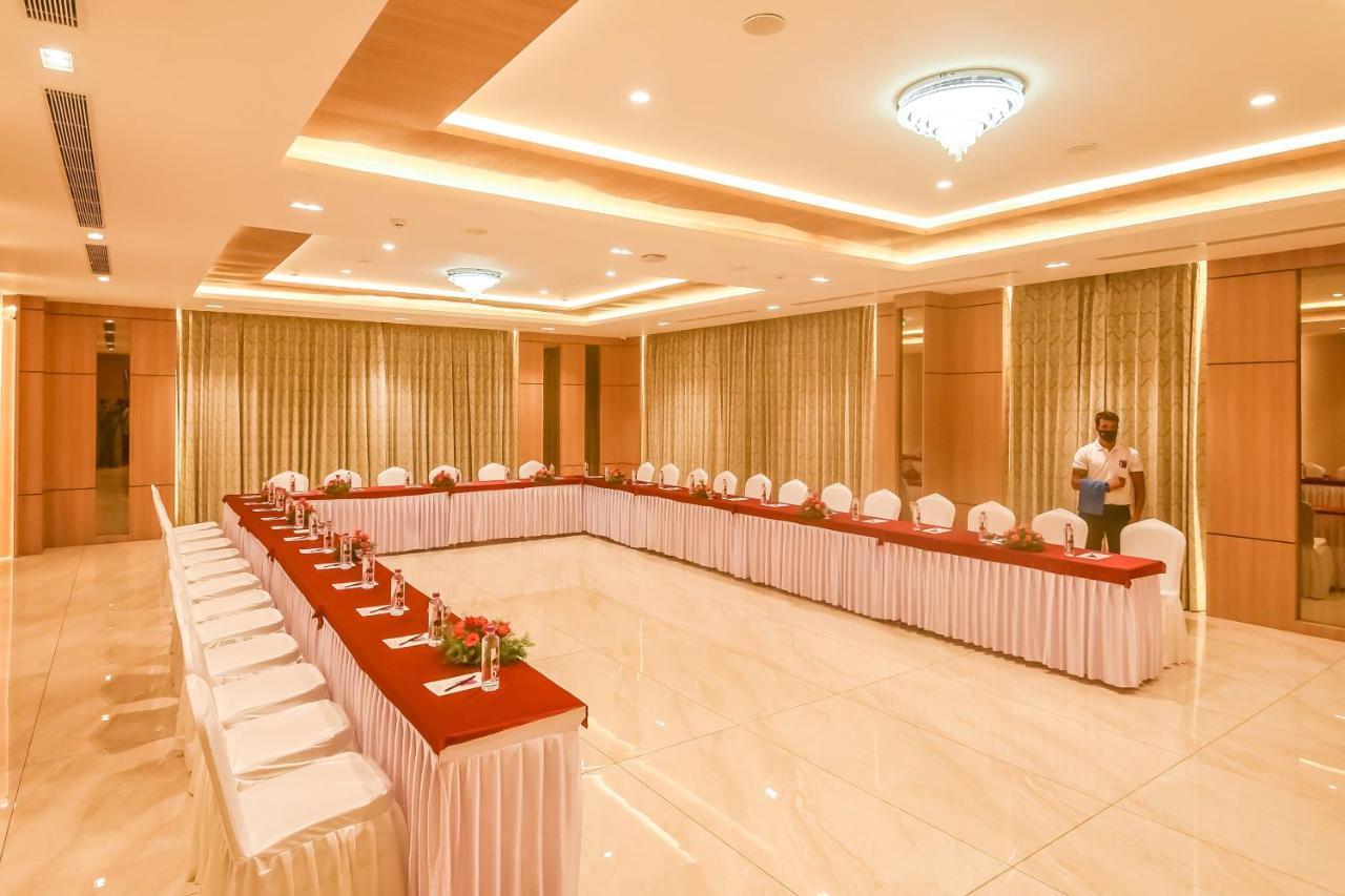 Emerald Clarks Inn Suites ไมซอร์ ภายนอก รูปภาพ
